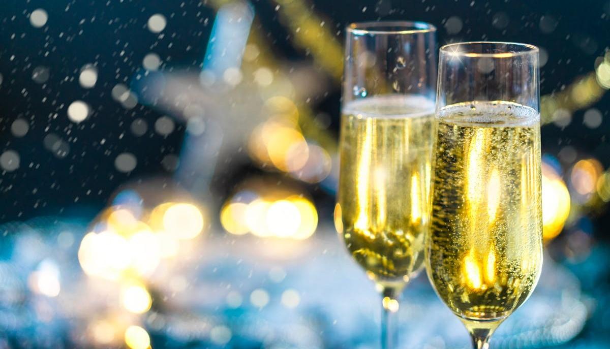 Bicchieri di spumante durante il Capodanno