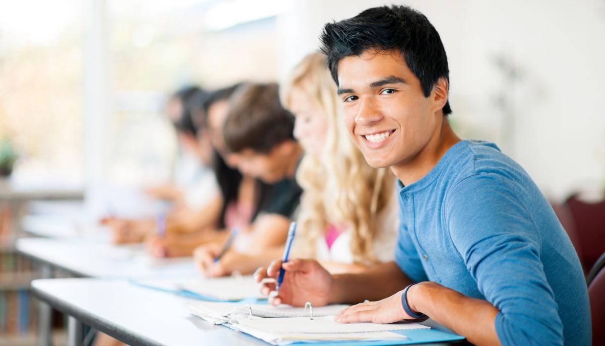 Studenti durante l'esame di Maturità