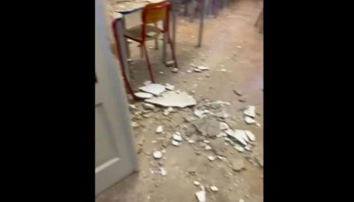 Cade pezzo intonaco in classe, studentessa ferita