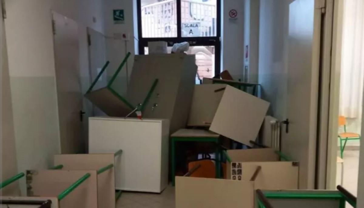 Occupazione fallita, gli studenti distruggono la scuola