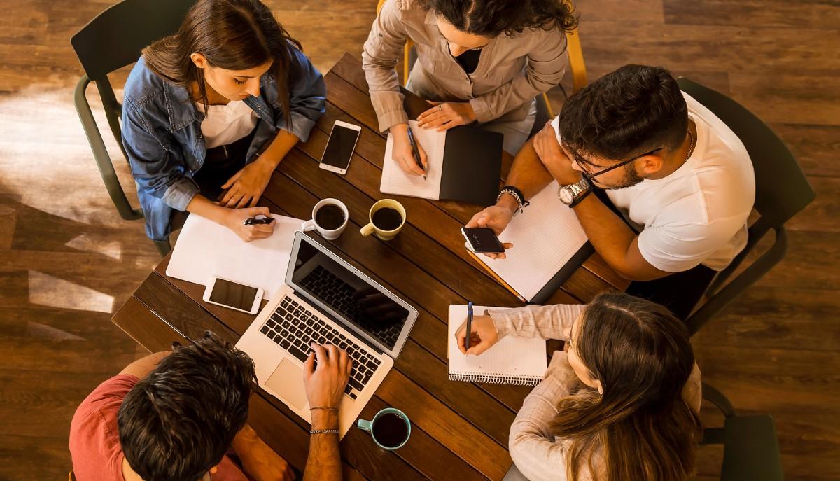 studenti che studiano