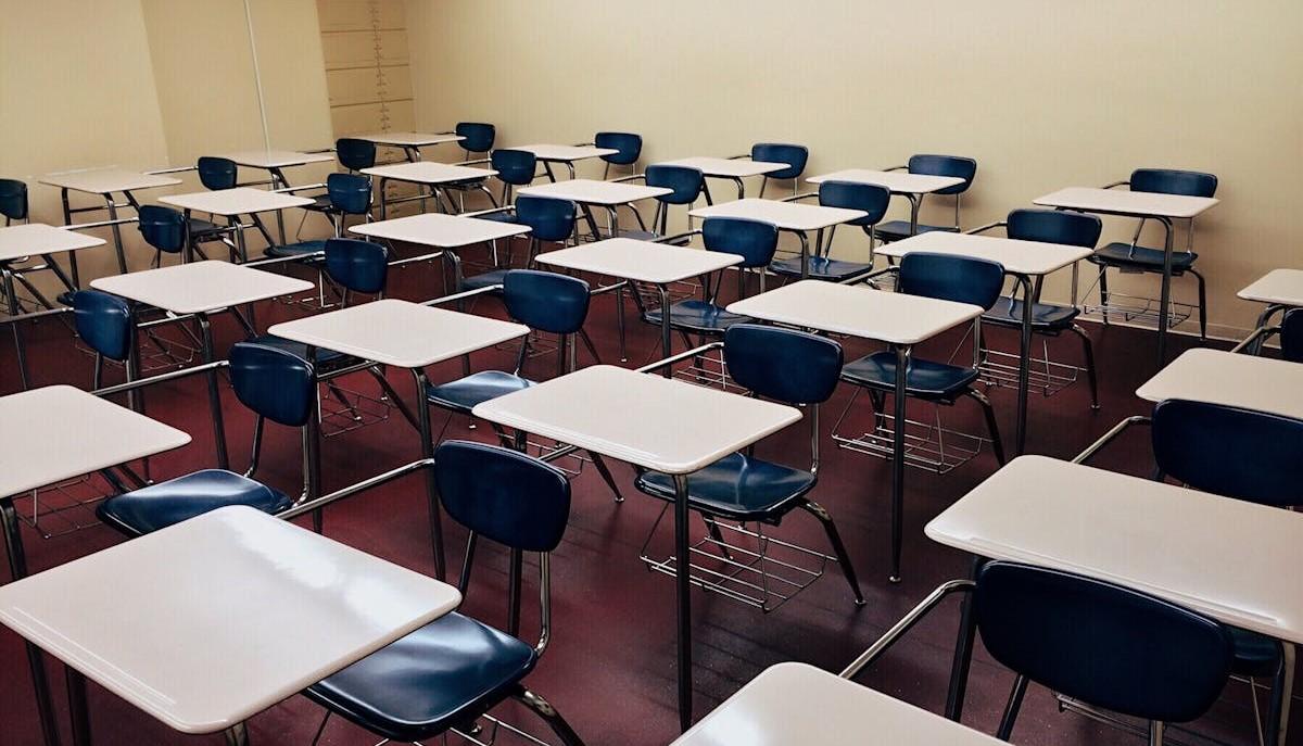 Studentessa va a scuola e spara: uccise due persone