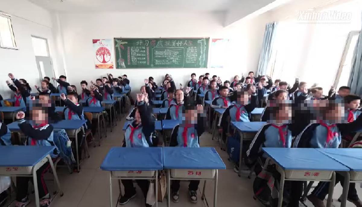 studenti in cina fanno calisthenics
