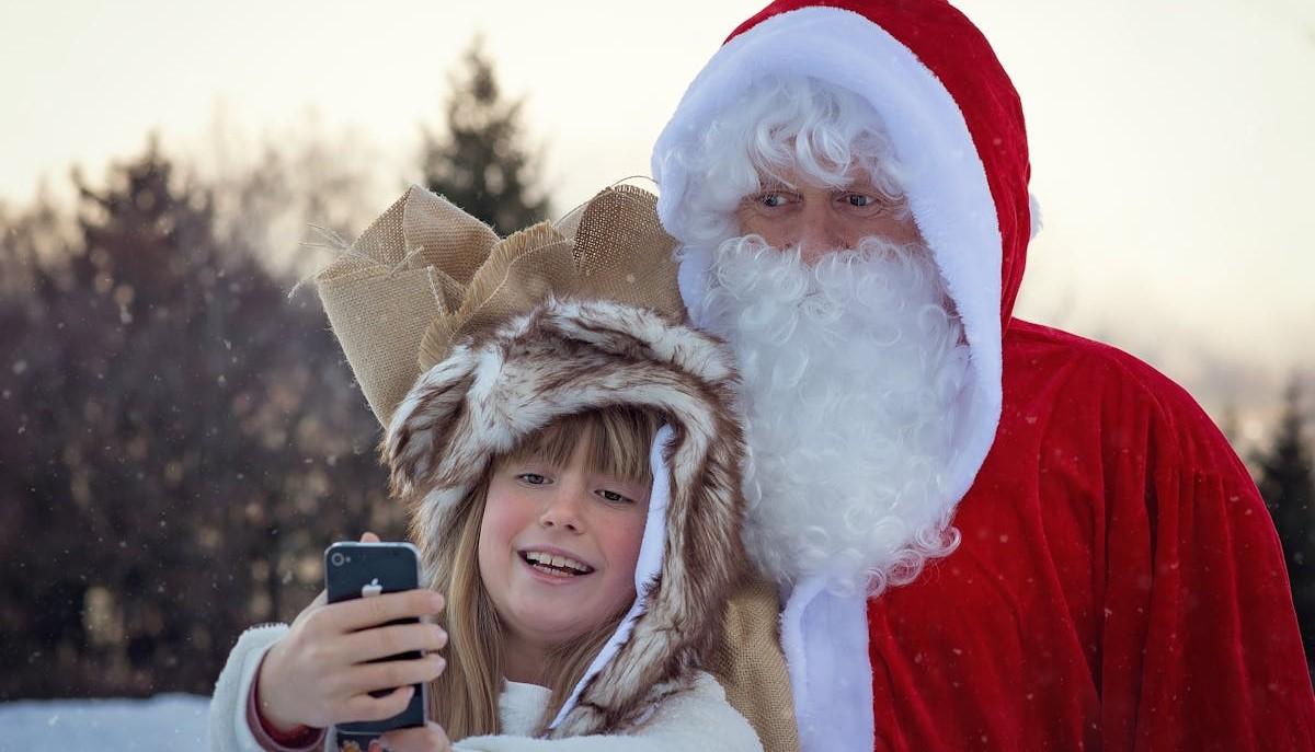 Aveva detto ai bambini che Babbo Natale non esiste: parroco sospeso dall'insegnamento