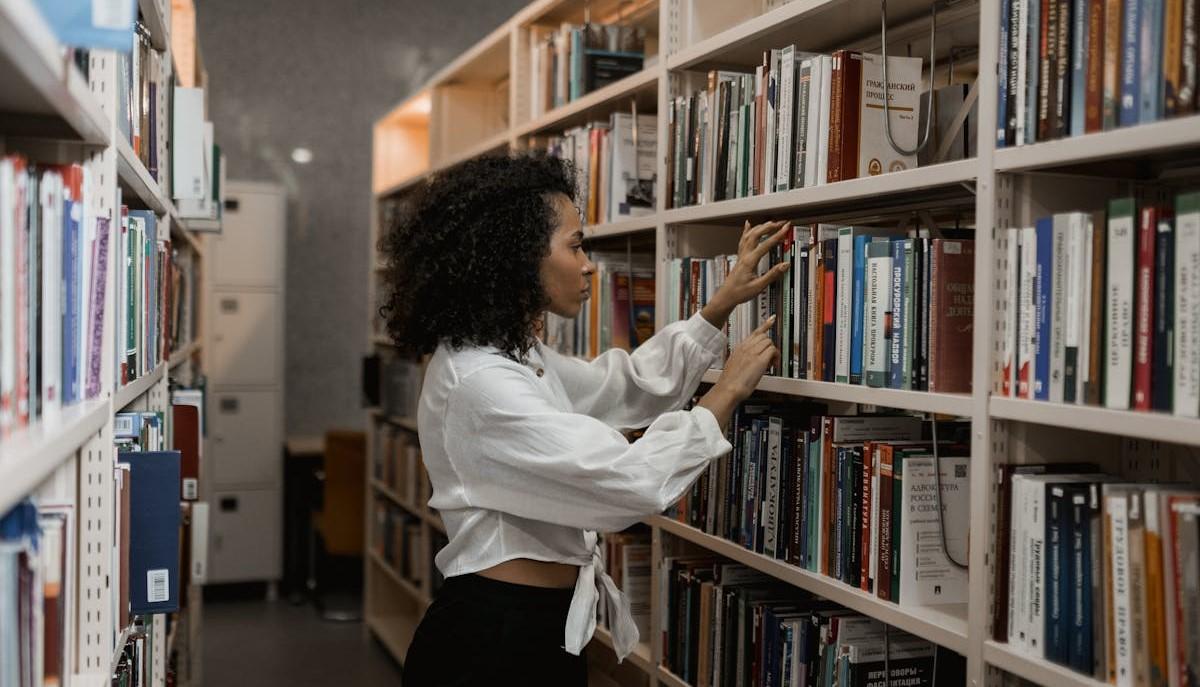Studentessa del liceo classico si prepara alla seconda prova di Maturità