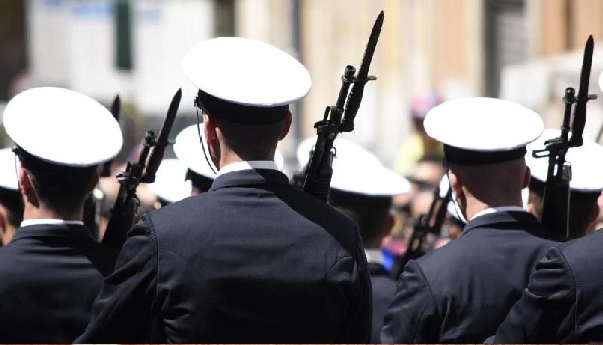 Concorsi pubblici per diplomati nelle Forze Armate e di Polizia 2025: requisiti e limiti d’età articolo