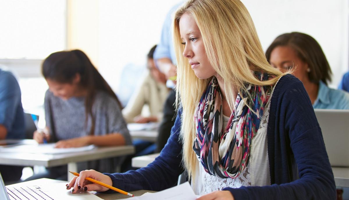 Studenti svolgono le prove invalsi