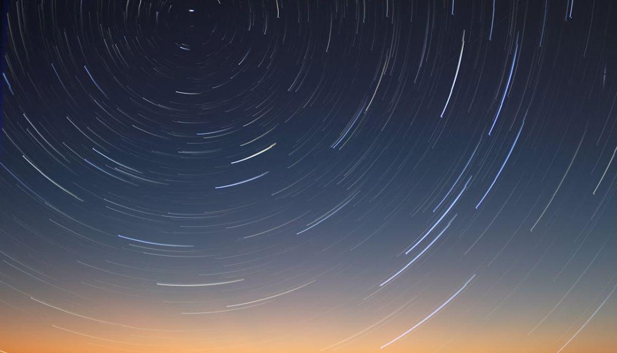 stelle e pianeti in movimento