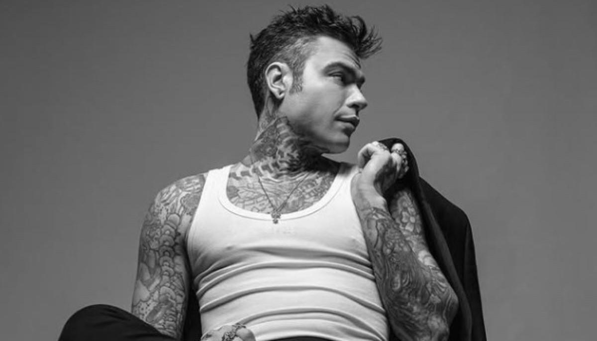 Fedez a Sanremo 2025, cosa sappiamo sulle voci (non confermate) di un possibile ritiro