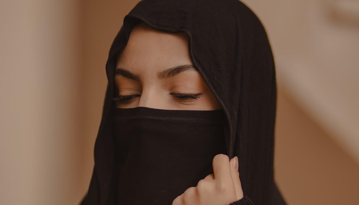 Studentessa col niqab a scuola