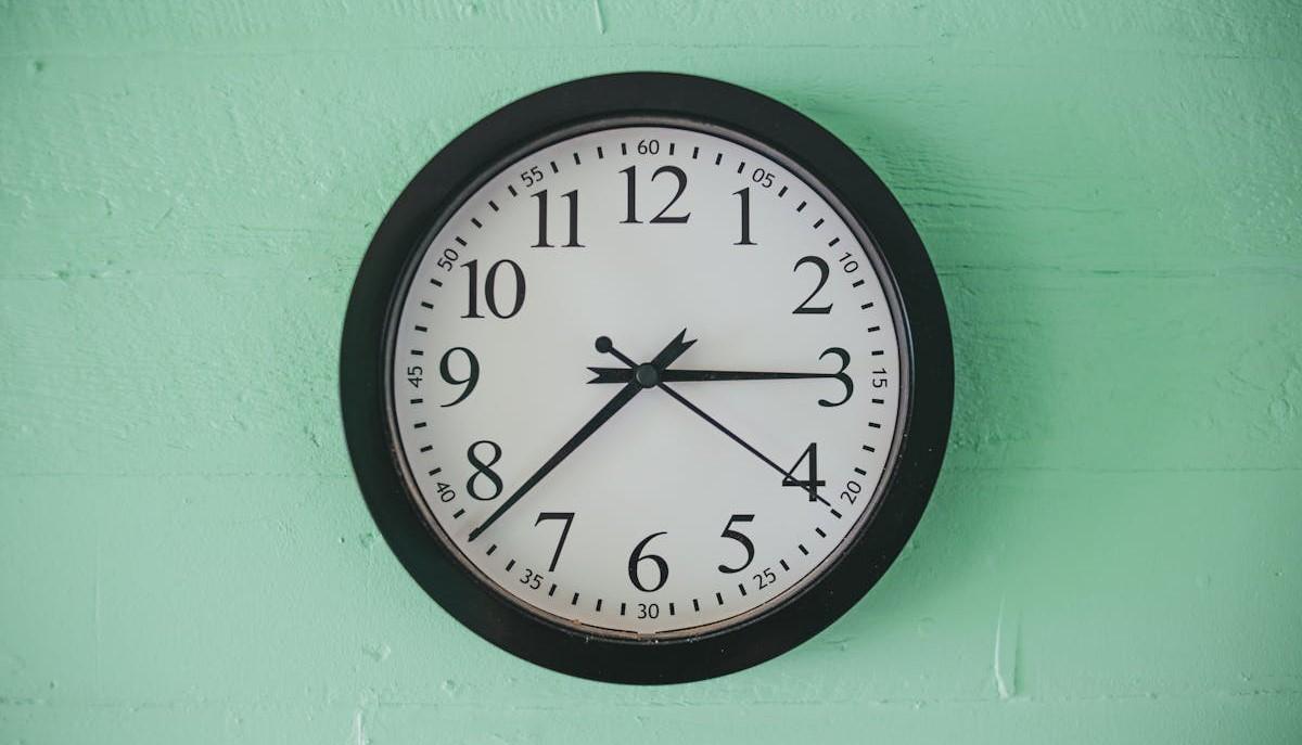 Orologio analogico a scuola