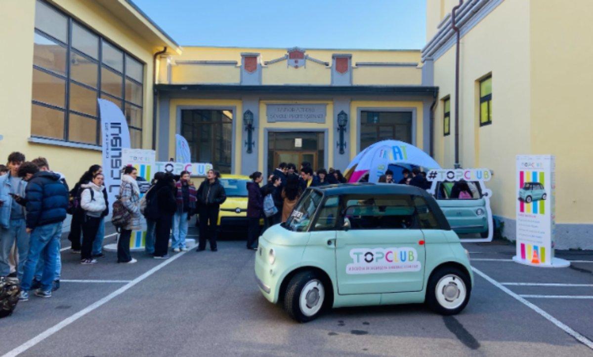 Fiat Topolino nelle scuole con Top Club: la sicurezza stradale e la mobilità elettrica approdano tra i banchi articolo