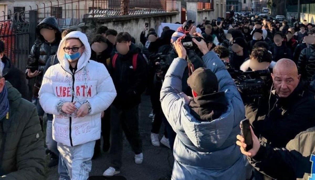 Max Felicitas durante la protesta