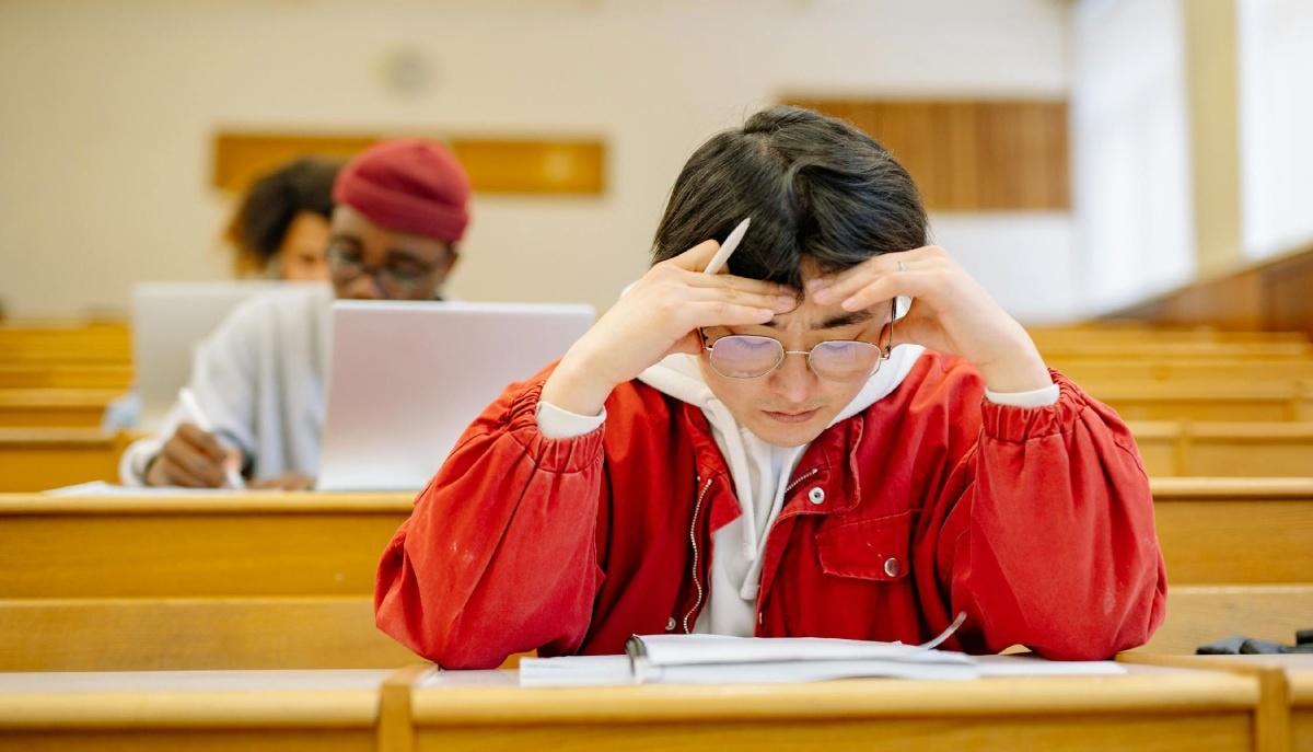 Studenti durante la prima prova di Maturità