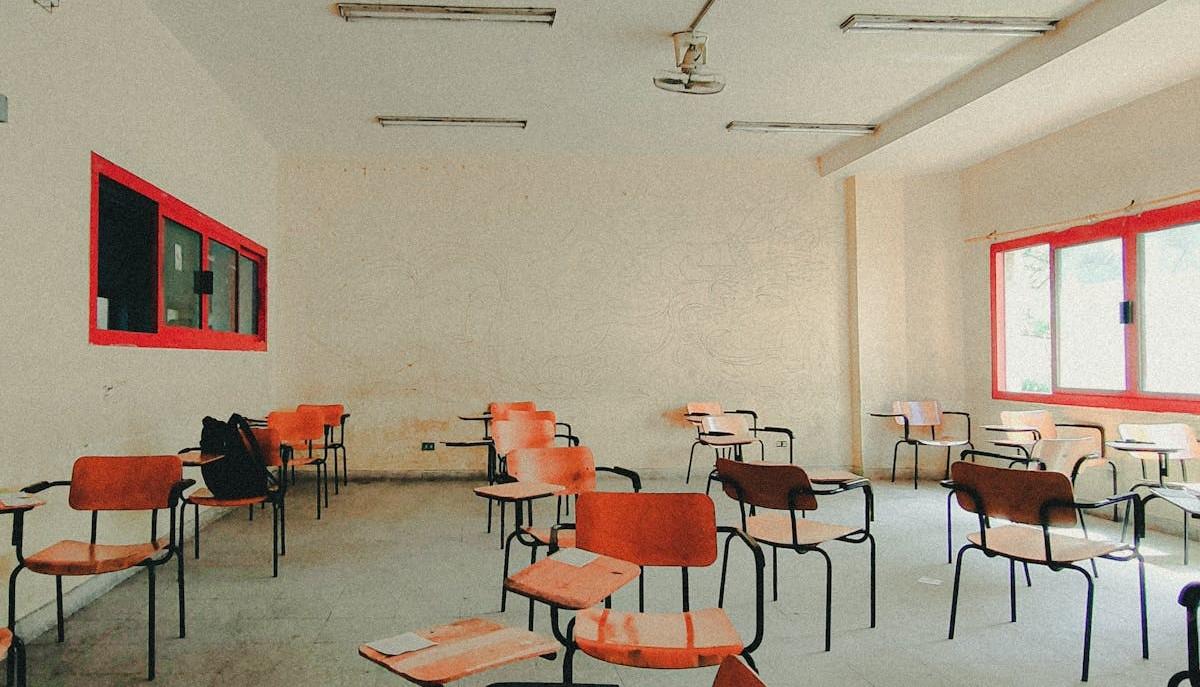 Prof bullizza studentesse