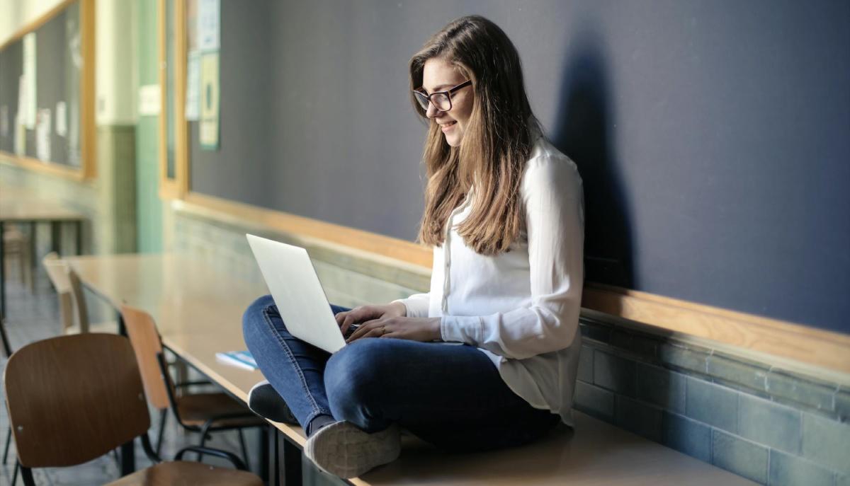 Studentessa fa il testo argomentativo