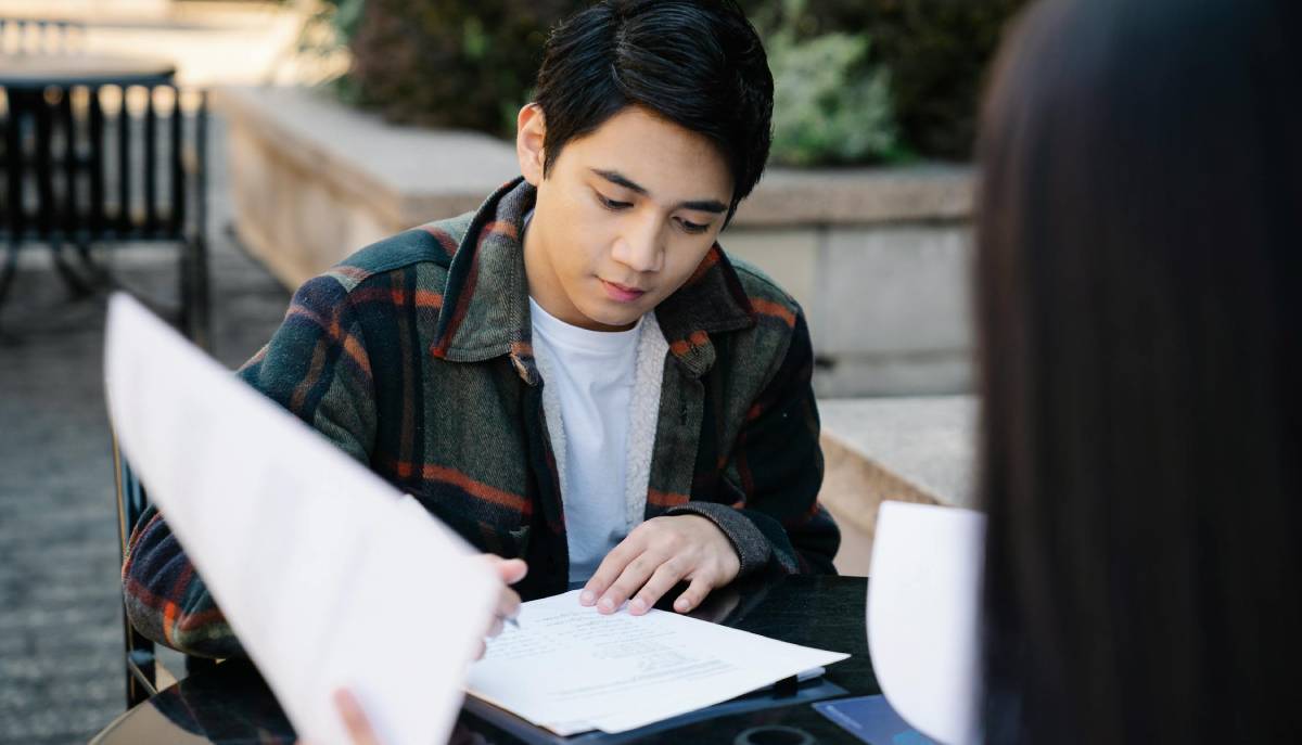 Studente studia per la Maturità