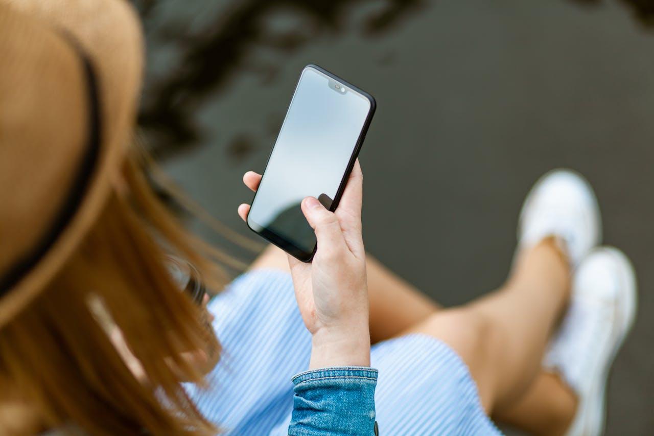 Studentessa al cellulare