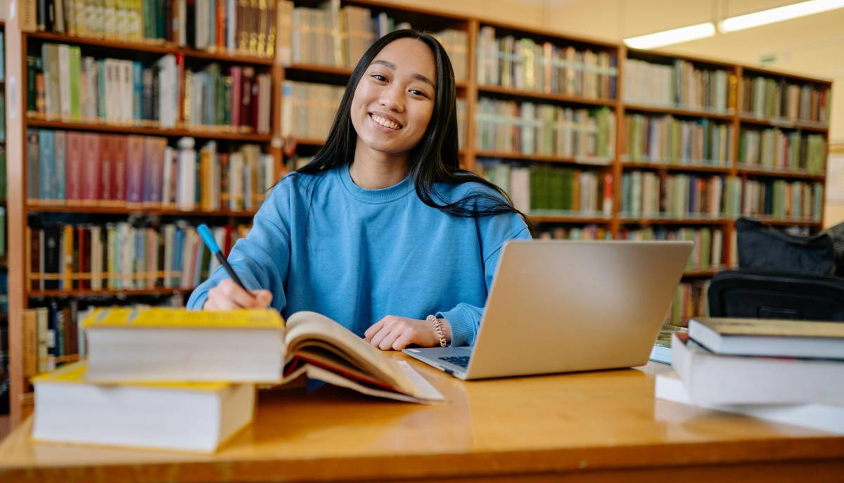 Studentessa si prepara per la Maturità
