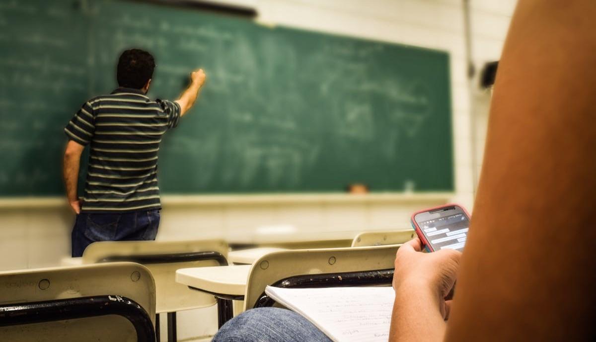 studenti rubano password del registro elettronico dei docenti e modificano i voti