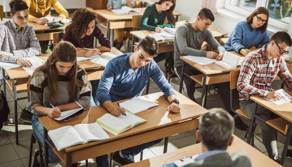 Studenti durante la prima prova di Maturità