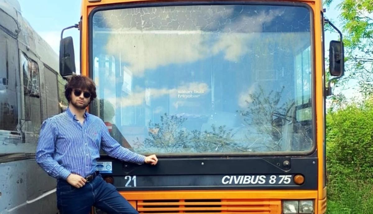 Studente compra Iveco per rimetterlo su strada