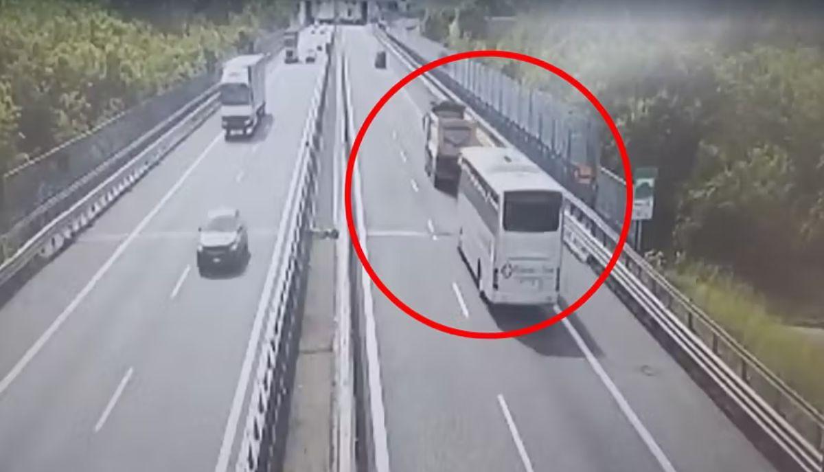 impatto scuolabus tir Pedemontana