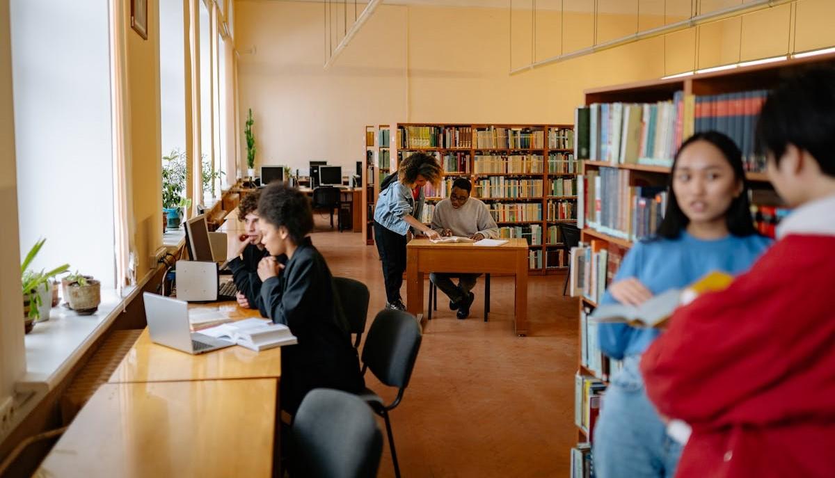 Studenti studiano per l'orale