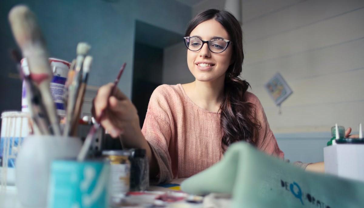 Studentessa diplomata al liceo artistico