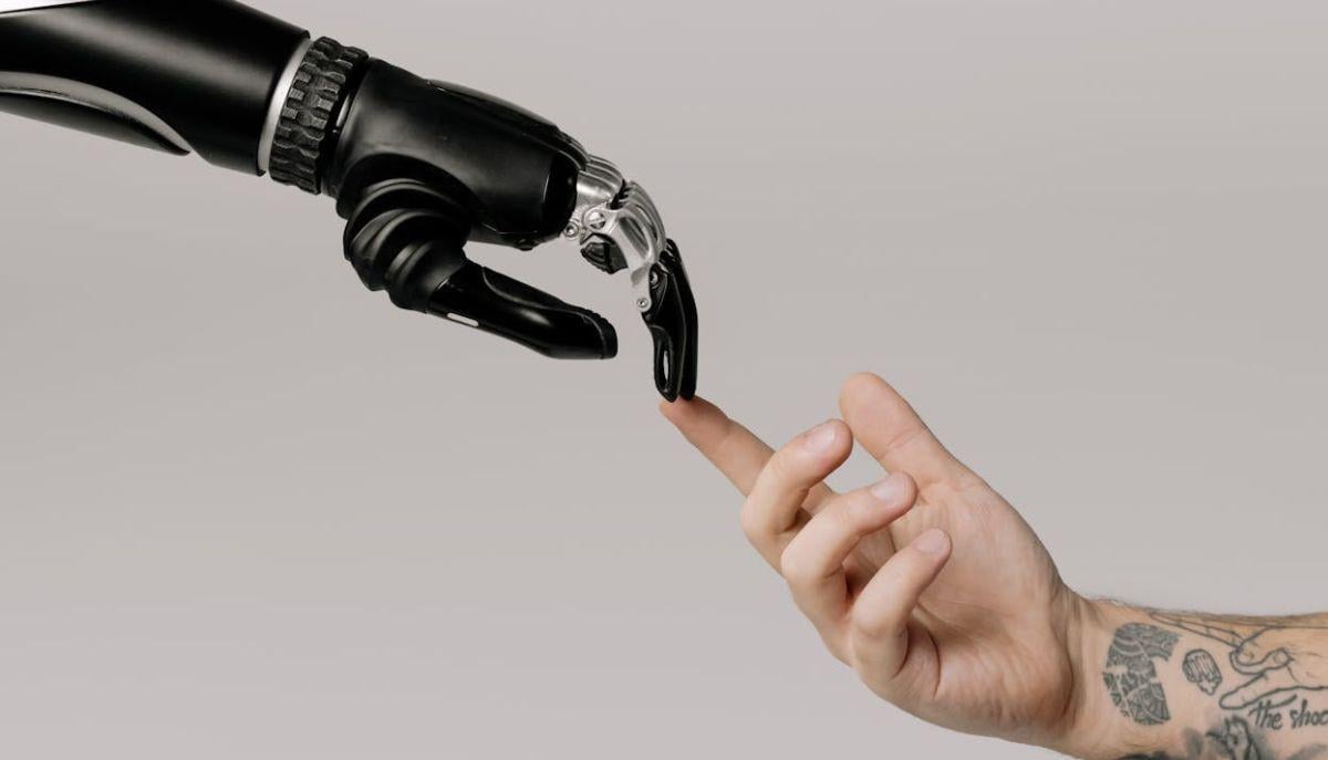 Gli effetti devastanti dell'IA sul cervello, lo studio del MIT: un uso massiccio riduce la capacità cerebrale