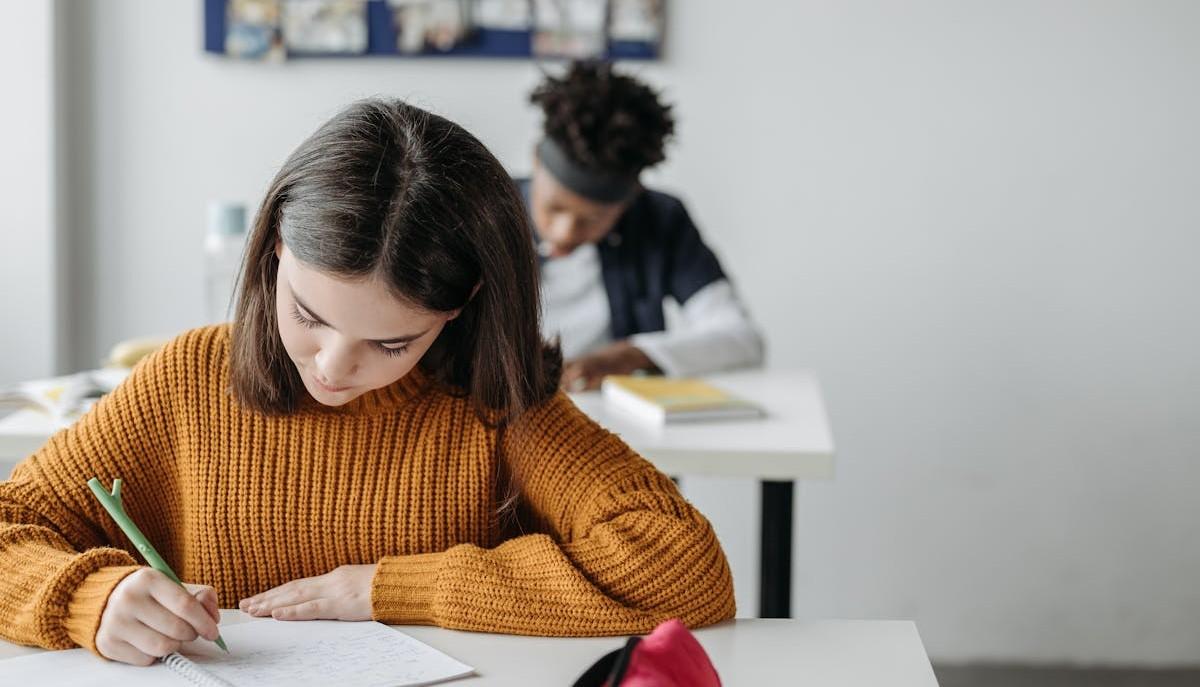 Studenti all'esame di terza media