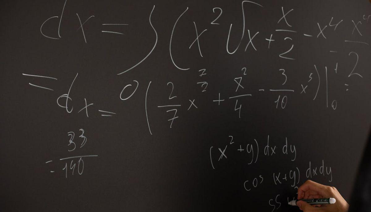 Maturità soluzione seconda prova problema 1 scientifico