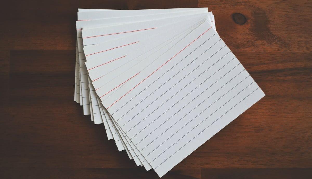 Foglietti di carta a righe