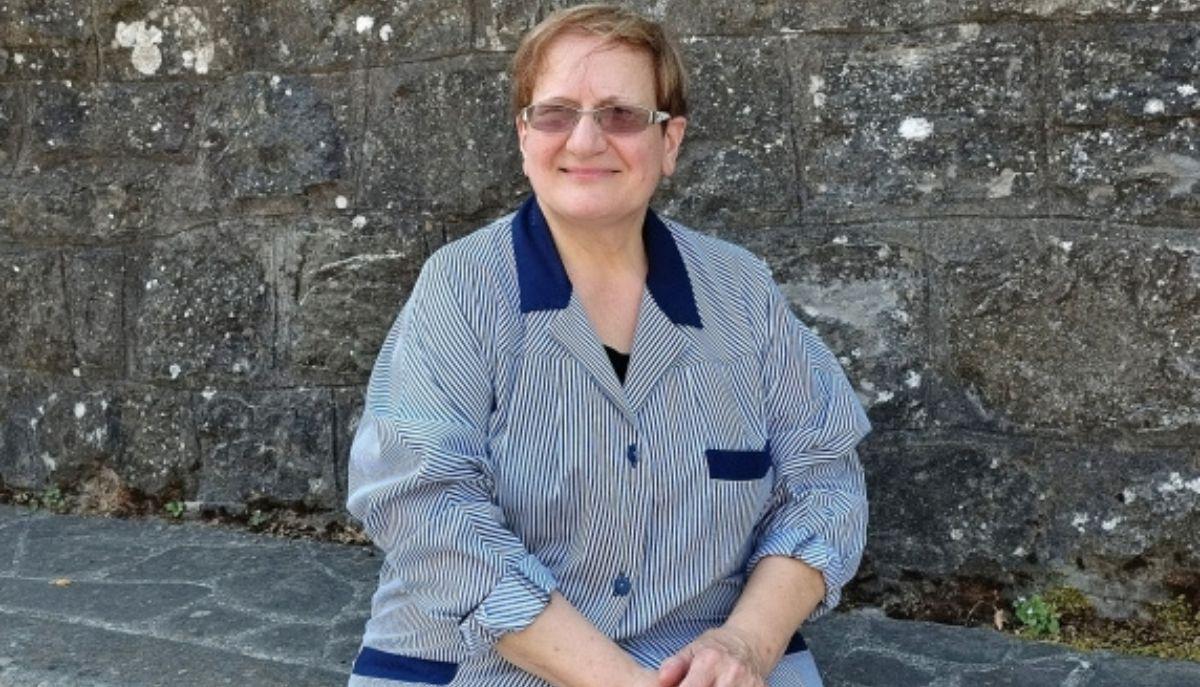 Bidella lascia la scuola dopo 35 anni: l’addio ripercorre un’avventura fantastica