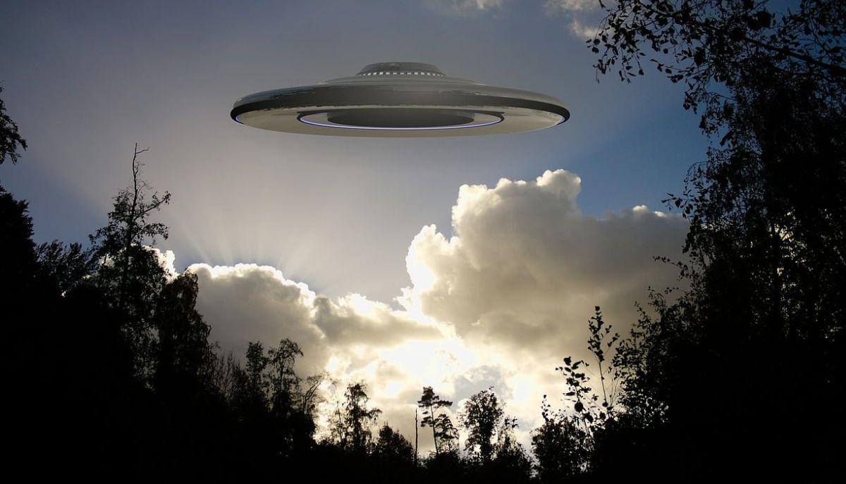 ufo nel cielo