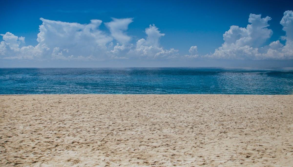 studenti Bari aggrediti in spiaggia
