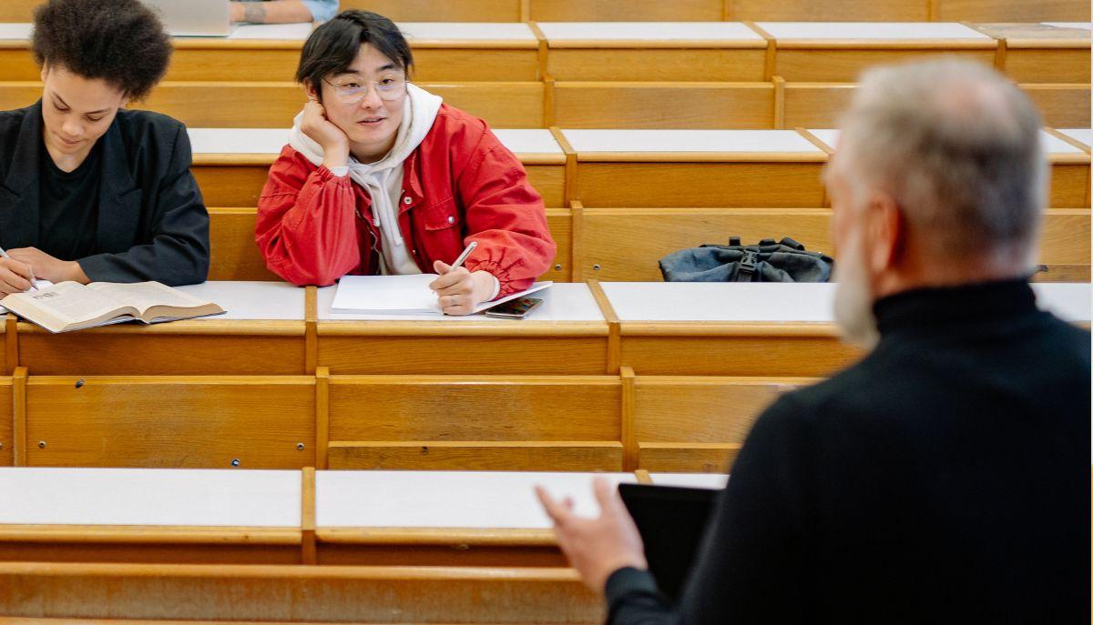 Docente sospeso per le sue frasi