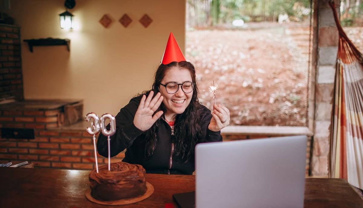 Più di 30 anni per andare a vivere da soli: i giovani italiani lasciano casa 4 anni più tardi rispetto alla media europea