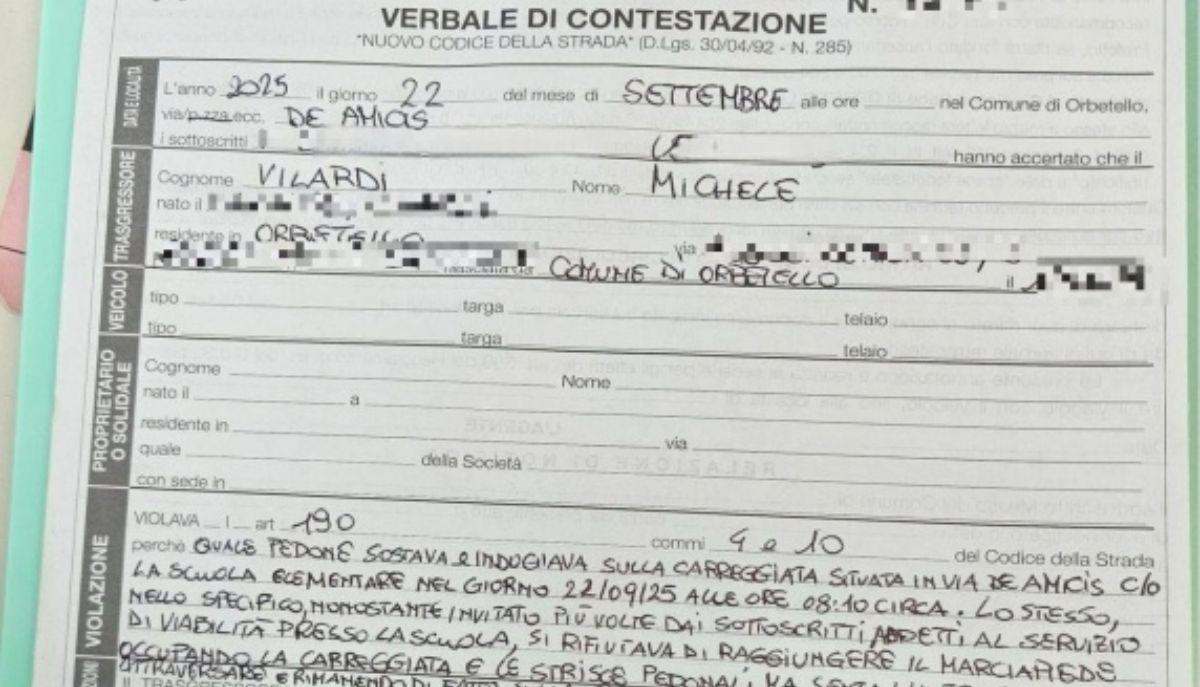 padre multato a piedi sulle strisce pedonali
