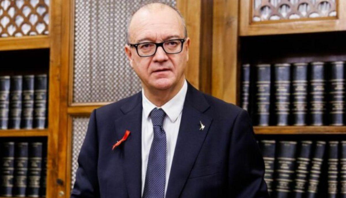 Valditara chiama genitori del ragazzo suicida a Latina, la scuola nega le accuse