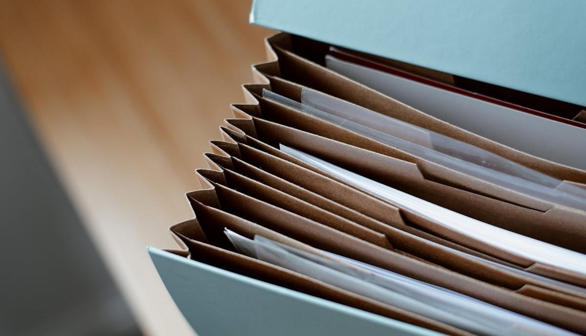 Per avere le verifiche dei figli bisogna fare domanda e pagare: la decisione della preside innesca la protesta