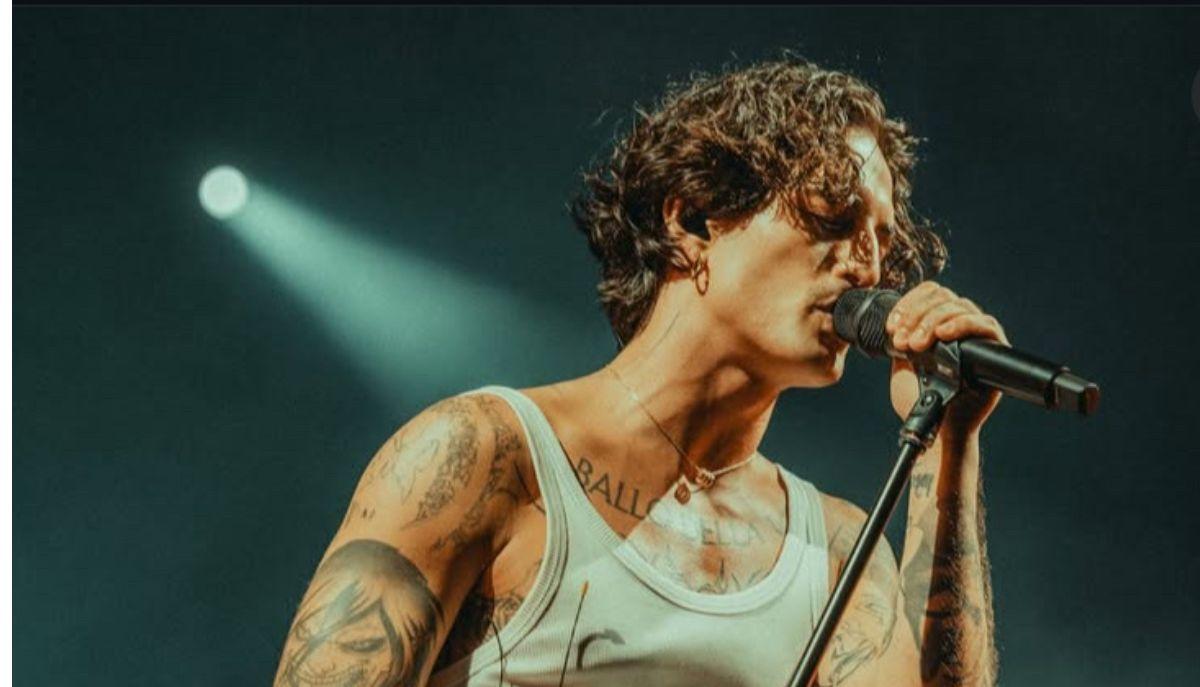 Damiano David dedica una lettera a Paolo Mendico durante il suo concerto a Roma: 'Scusaci tanto'