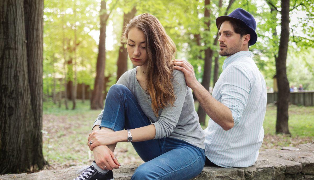 Perché è così difficile lasciare una persona? Ecco cosa dice lo studio