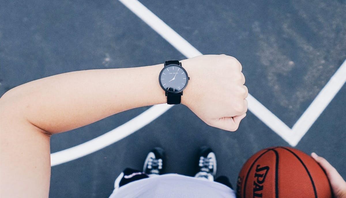 Studente fa sport a scuola