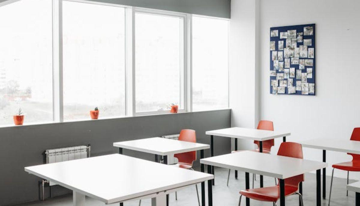 studente autistico cade dalla finestra della scuola