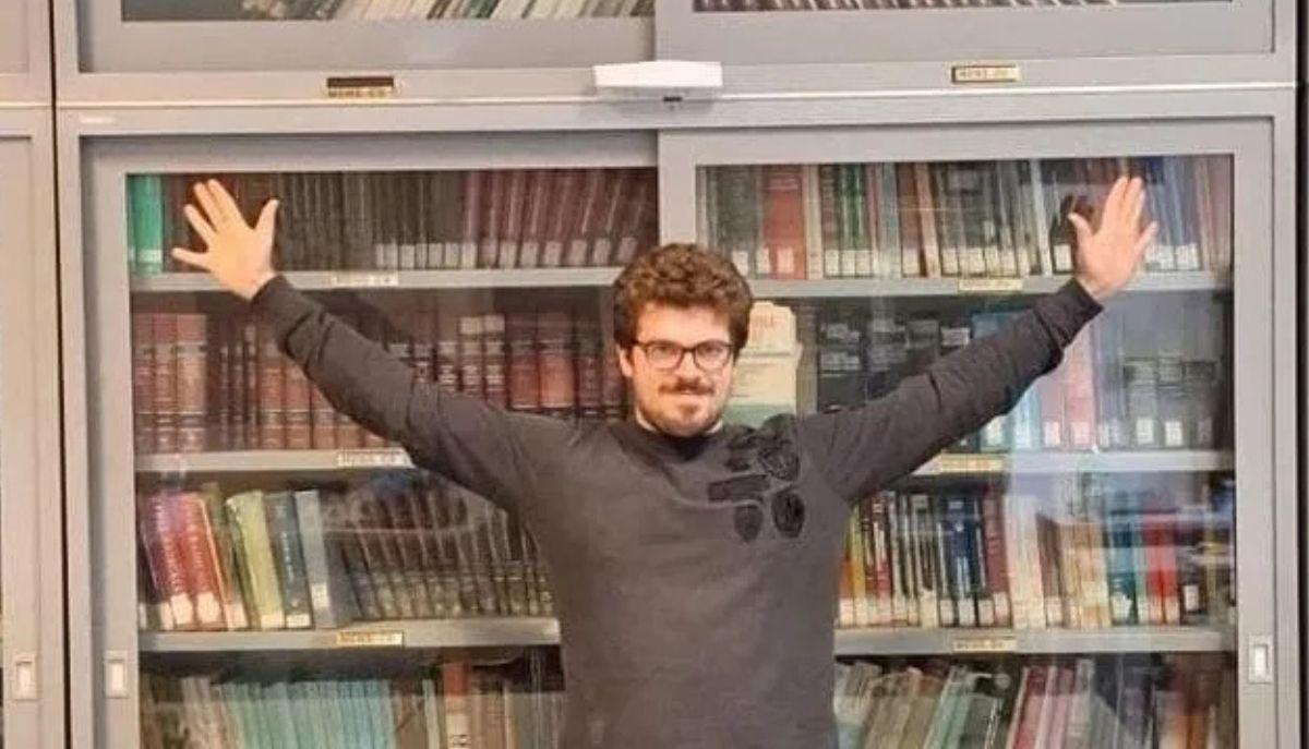 Sveglia alle 3 e 400 km in bus ogni giorno: la dura giornata dell'universitario pendolare che lotta contro il caro affitti