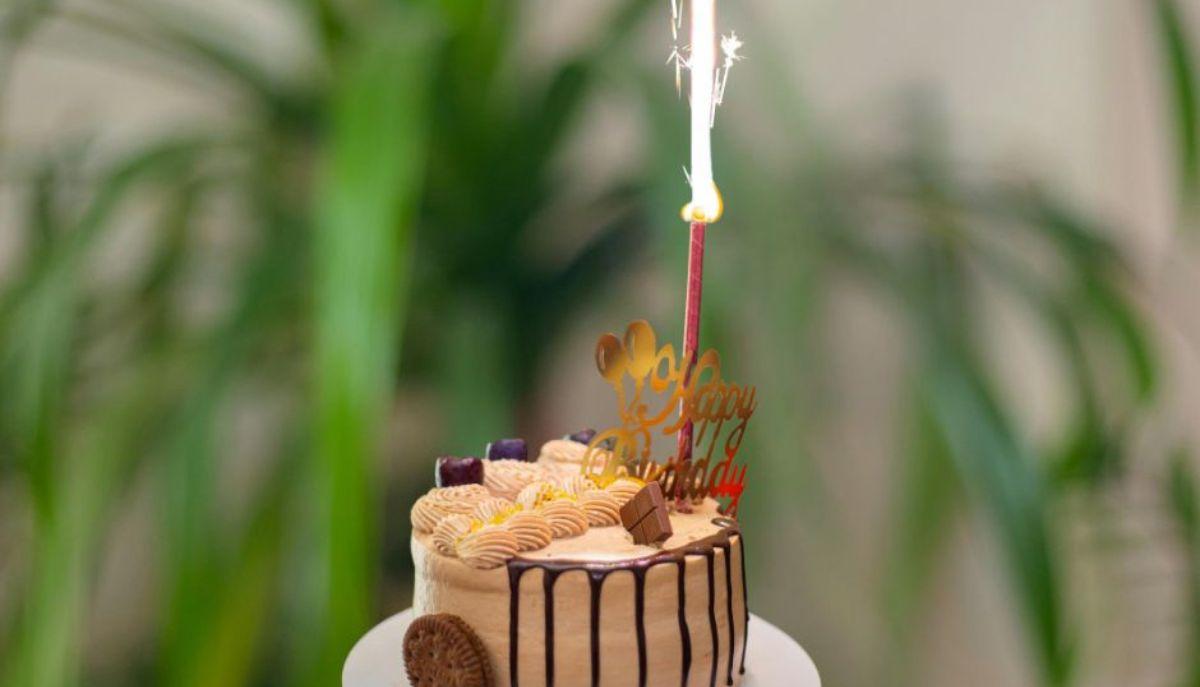 Le candeline pirotecniche sono tossiche? Uno studio mostra cosa rilasciano i fuochi d'artificio sulle torte