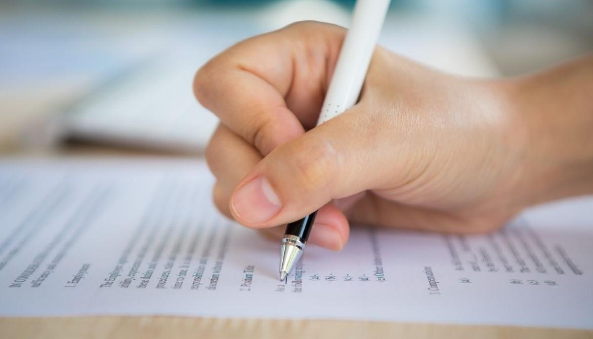 Candidato durante gli esami di Medicina