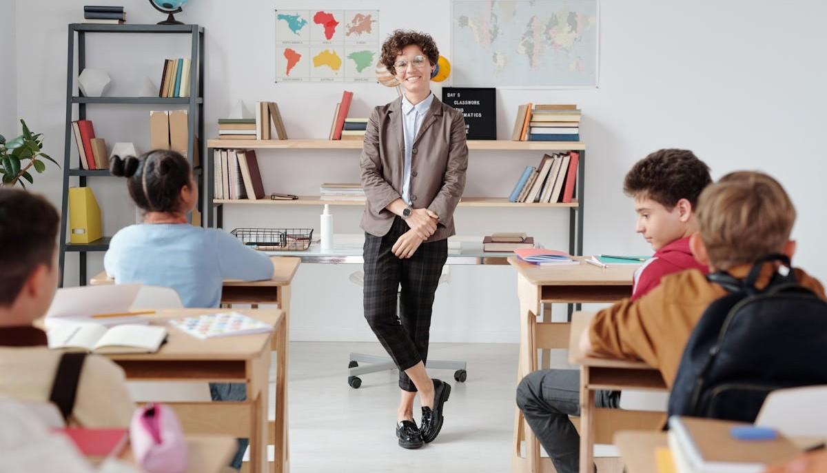 Iscrizioni scolastiche più facili e controllo delle assenze solo in digitale: cosa cambia per la scuola con il Ddl semplificazioni