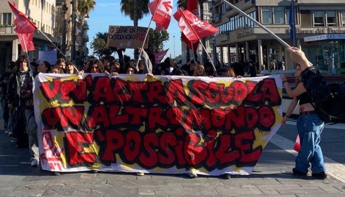 Sciopero studenti 14 novembre, manifestazioni in oltre 50 città d'Italia: i motivi della protesta